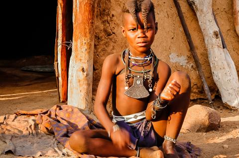 Rencontre avec un enfant Himba dans le Kaokoland