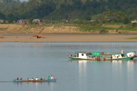 Immersion dans la navigation fluviale sur l'Irrawaddy en amont de Mandalay