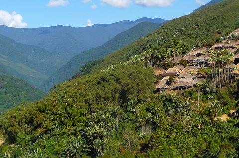 Village montagnard en Inde du nord-est Trekking vers un village montagnard en Arunachal Pradesh