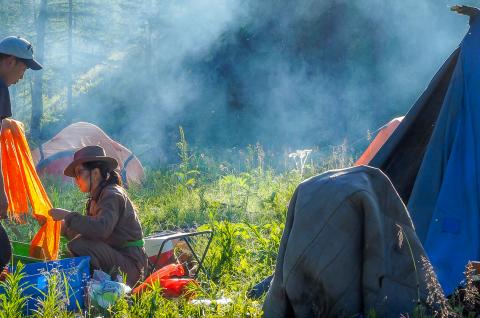 Trekking et bivouac dans la taïga boréale en Mongolie