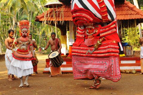 Voyage vers une cérémonie de Theyyam au nord du Kerala