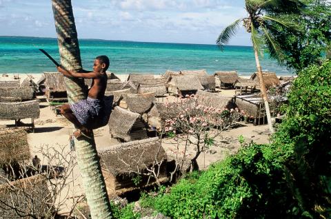 Voyage vers un village dans les îles Trobriand au large de la côte orientale de Nouvelle-Guinée