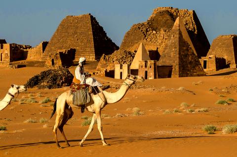 Exploration des pyramides de méroé en Nubie