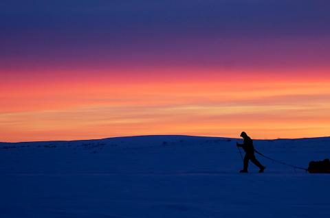 Randonner et coucher de soleil au Finnemark