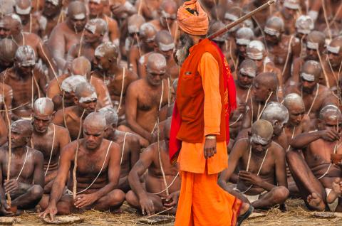 Trekking vers l'initiation des naga sadhus à la Kumbh Mela d'Allahabad