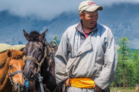 Cavalier de Mongolie Randonnée à cheval vers le Lac Khövsgöl