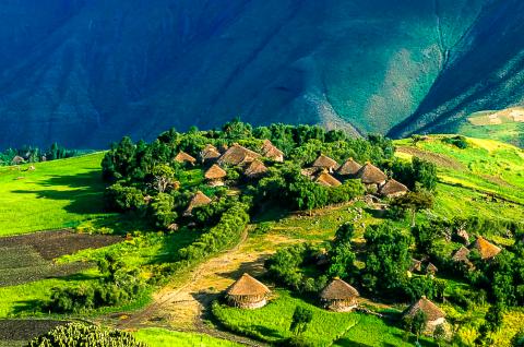 Randonnée vers un village des hauts-plateaux d'Abyssinie