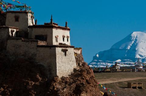 Monastère de Chiu près du lac Manasarovar au Tibet en Chine