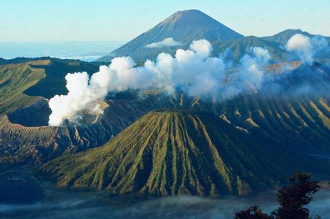 Trekking vers les volcans Bromo et Semeru dans la partie orientale de Java