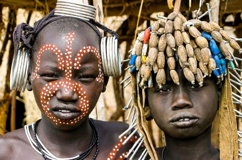 Rencontre de jeunes Mursi dans la Vallée de l'Omo