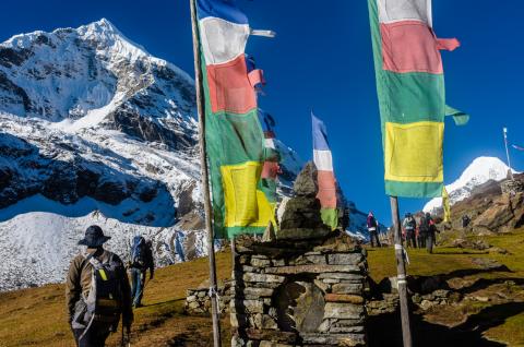 Le Chamlang à 7320 m depuis le camp de Langmale dans la région du Makalu au Népal Le Chamlang à 7320 m depuis le camp de Langmale dans la région du Makalu au Népal