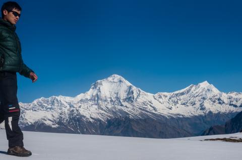 Le Dhaulagiri à 8160 m et le Tukuche peak depuis Kopra ridge au Népal