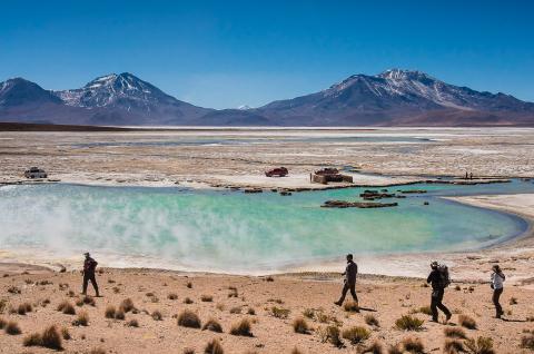 Sources d’eau chaude de Polloquere dans le salar de Surire, région de Parinacota au Chili