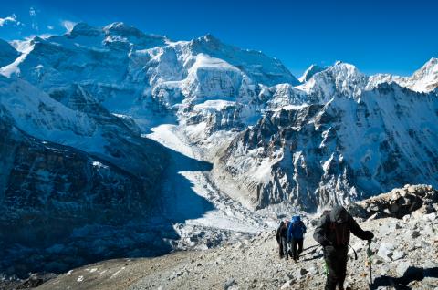 Vers le camp de base nord du Kangchenjunga au Népal Vers le camp de base nord du Kangchenjunga au Népal
