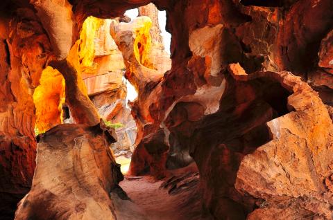 Trek vers des formations rocheuses aux montagnes du Cederberg