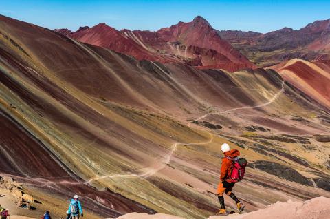 Altaquarwi : la montagne aux 7 couleurs pendant le trek de l’Ausangate au Pérou