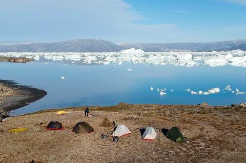 Trekking dans le fjord Sermilik sur la côte est du Groenland