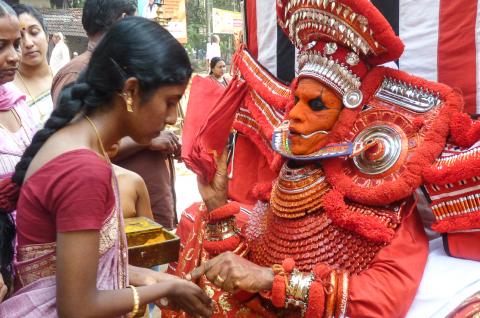 Immersion dans un Theyyam au coeur d'un village du nord du Kerala