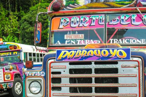 Découverte des bus de Portobelo au Panama