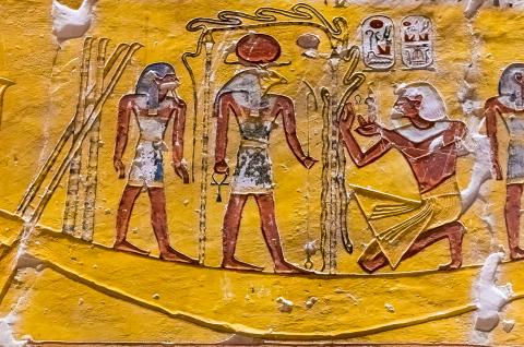 Découverte de la barque sacrée du tombeau de Ramsès IV dans  la Vallée des Rois près de louxor