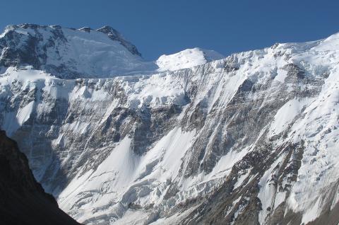 Alpinisme sur la face nord du pic communisme