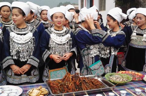 Fête Duan du peuple shui en Chine du sud Voyage vers la fête Duan du peuple shui au Guizhou oriental