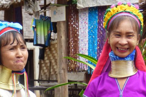 Immersion avec des femmes kayan de Huay Pu Keng tout près de la frontière avec la Birmanie