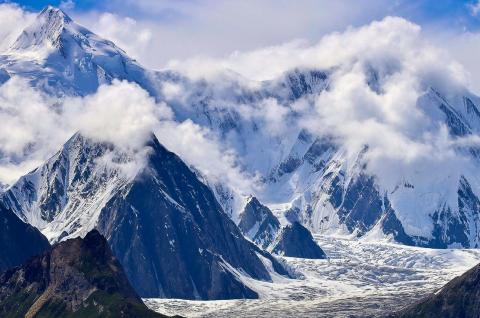 Randonnée sur le glacier Chogo Lungma dans le nord Pakistan