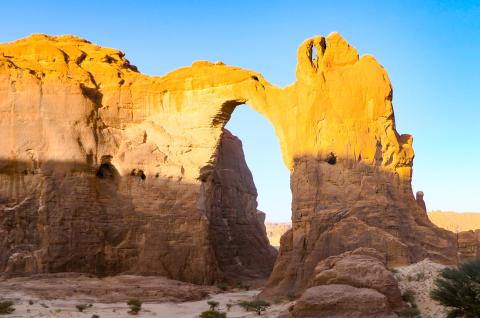 Randonnée à l'arche d'Aloba dans l'Ennedi