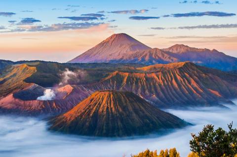 Coucher de soleil au Mont Bromo à Java en Indonesie