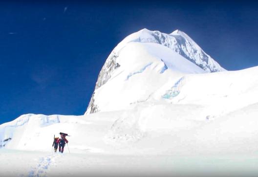 Expédition en vue du sommet du Baruntse