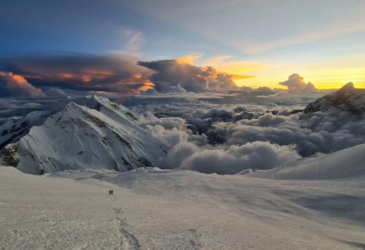 Expédition au Kangchenjunga arrivée dans les camps d'altitude