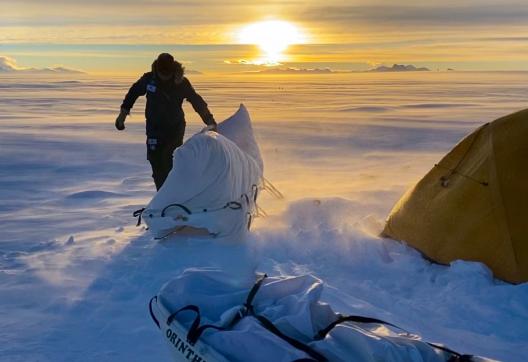 Expédition en ski pulka au camp en terre de la Reine Maude en Antarctique