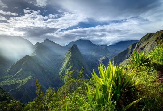 Lever de soleil sur mafate à la Réunion