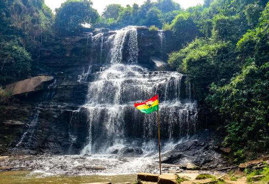 Randonnée vers les cascades de Kitampo