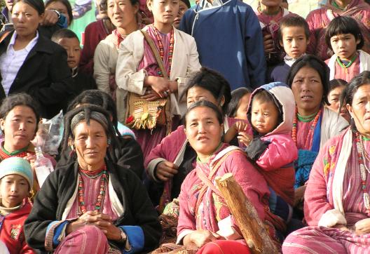 Voyage vers des villageois monpa à une cérémonie en Arunachal Pradesh