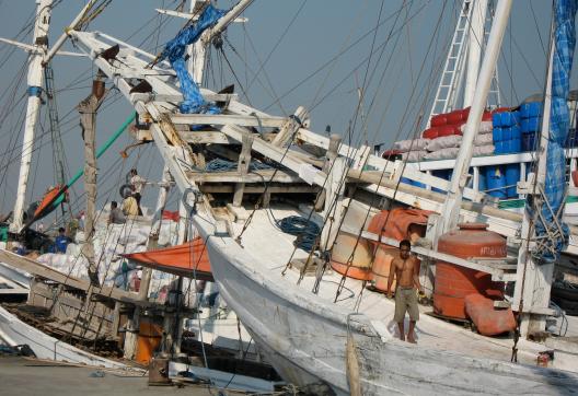 Randonnée vers les célèbres bateaux des Bugis sur l'île de Sulawesi