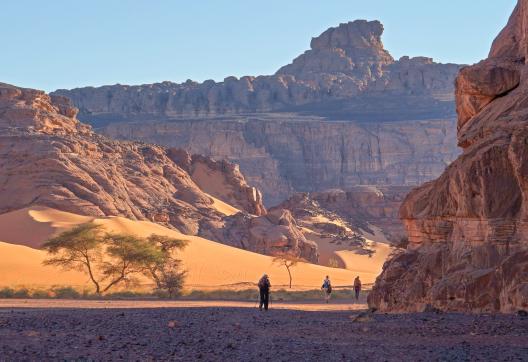 Voyage dans le désert de dunes et de roches de la Tadrart en Algérie