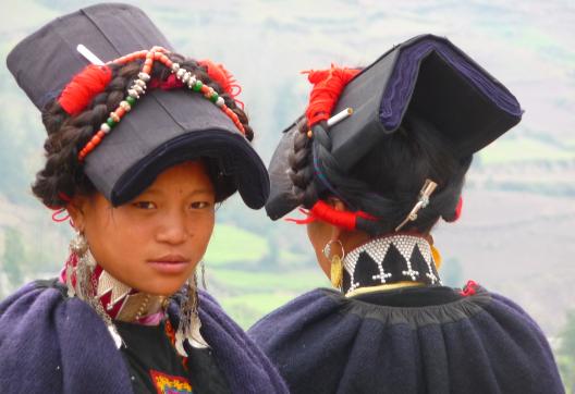 Rencontre de femmes du peuple yi dans les Grandes Montagnes Froides
