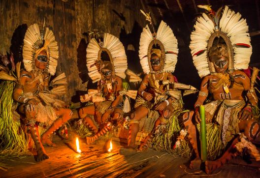 Immersion chez les papous kaluli de la région de Bosavi au sud des Highlands