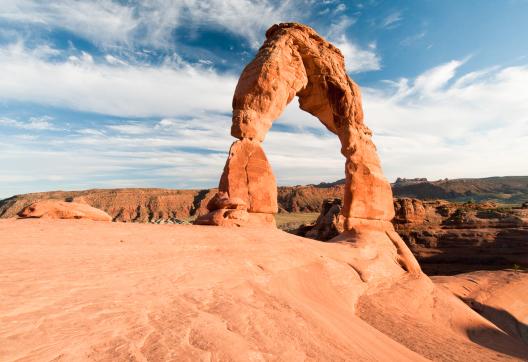 Randonnées vers les Arches de pierre dans le Arches National Park aux États-Unis