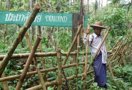 Franchissement d'un passage frontalier entre Thaïlande et Birmanie