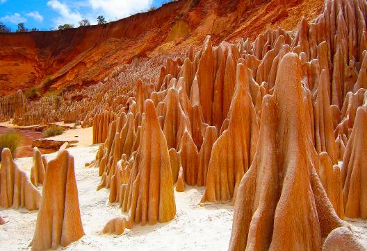 Découverte des Tsingy rouges près de Sadjoavato