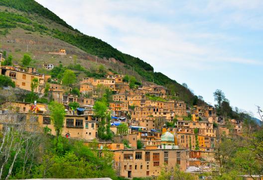 Randonnée dans le village de Massouleh dans la province de Guilan