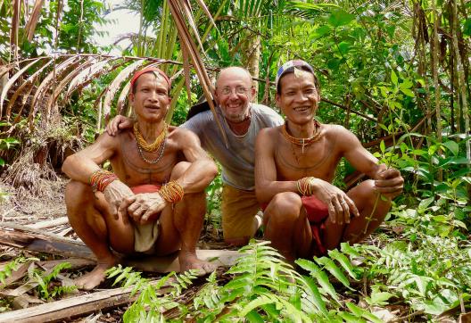 Voyage avec Olivier Lelièvre et deux sikkerei vers d'autres chamans de Siberut