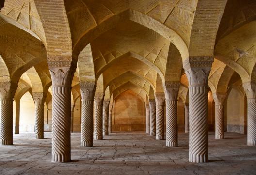 Visite de la salle de la Mosquée Nasir al-Mulk à Shiraz