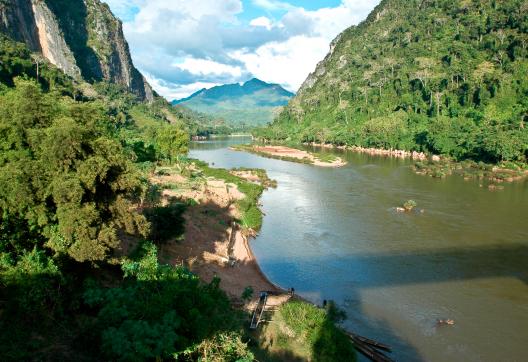 Traversée du nord Laos au fil de la rivière Nam Ou entre la région de Muang Khua et celle de Nong Khiaw
