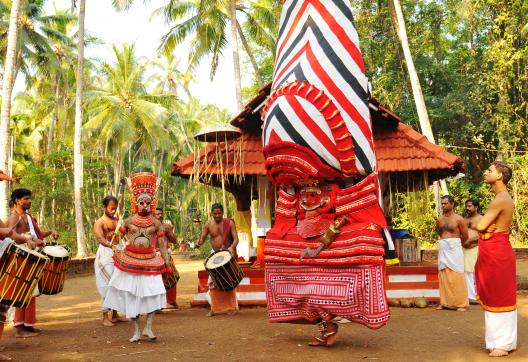 Voyage vers une cérémonie de Theyyam au nord du Kerala