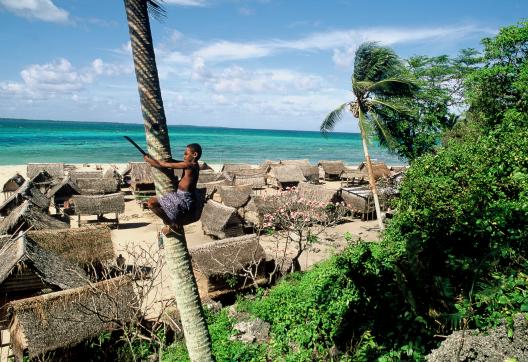 Voyage vers un village dans les îles Trobriand au large de la côte orientale de Nouvelle-Guinée
