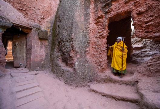 Rencontre avec un moine dans le labyrinthe de Lalibela en pays Amhara